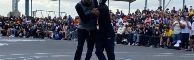 英雄联盟-户外训练KD欧文热情相拥 拒接疫苗他依然态度坚决