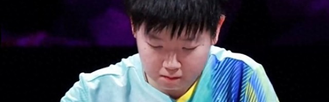 赛事投注-孙颖莎疑对自己不满！输球后定在原地沉思5秒 低头离场惹球迷心疼|蒯曼|重庆|WTT新加坡大满贯|WTT重庆冠军赛|王曼昱_新浪体育_新浪新闻
