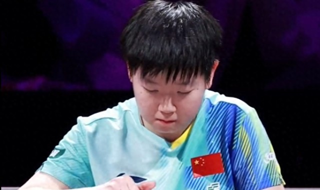 赛事投注-孙颖莎疑对自己不满！输球后定在原地沉思5秒 低头离场惹球迷心疼|蒯曼|重庆|WTT新加坡大满贯|WTT重庆冠军赛|王曼昱_新浪体育_新浪新闻