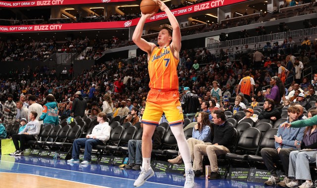 电竞竞猜-【菜鸟】克尼佩尔19分7板4助 双向西塞10分13板3帽 科沃德17分2帽