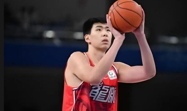 离开广东队就爆发，徐昕是常规赛第一阶段盖帽王+篮板王
