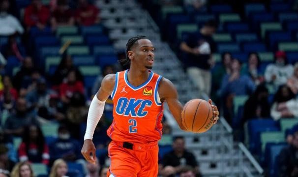 享受扮演球队老大！亚历山大在俄城打怪练级