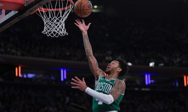 正规平台-豪泽谈安芬尼·西蒙斯：他今天就是那种状态 把球给他看他表演