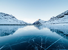 电竞竞猜-各吃一黄！贝维斯破门后推倒新鹏城门将抢球，姜至鹏出头把他撞翻